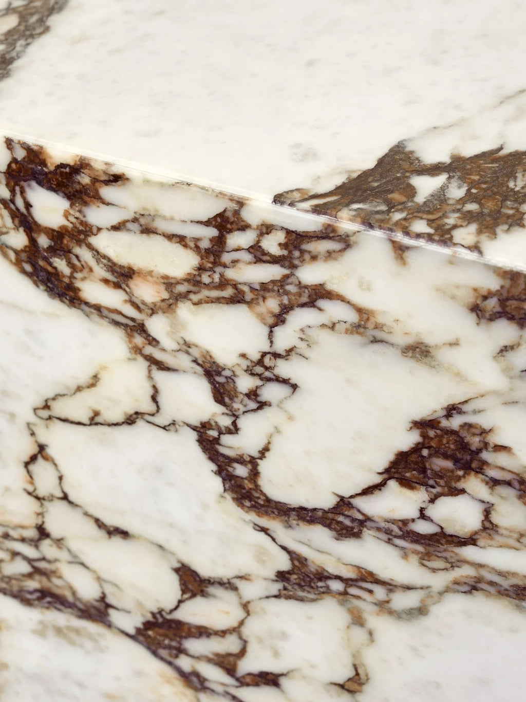 PLINTH CUBIC- CALACATTA VIOLA