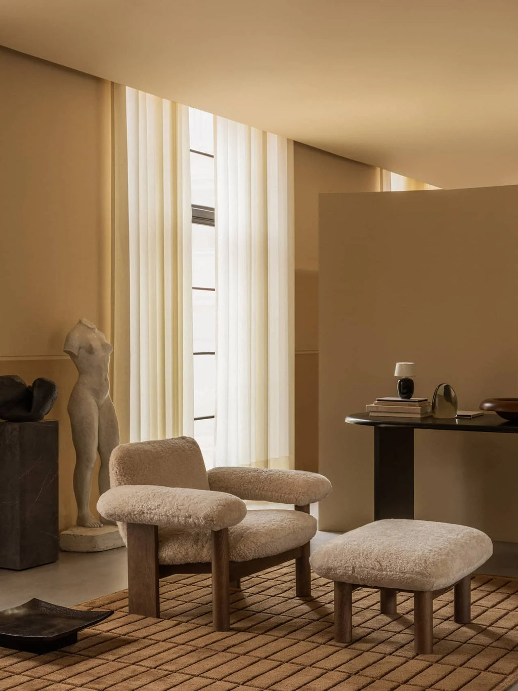 BRASILIA LOUNGE CHAIR