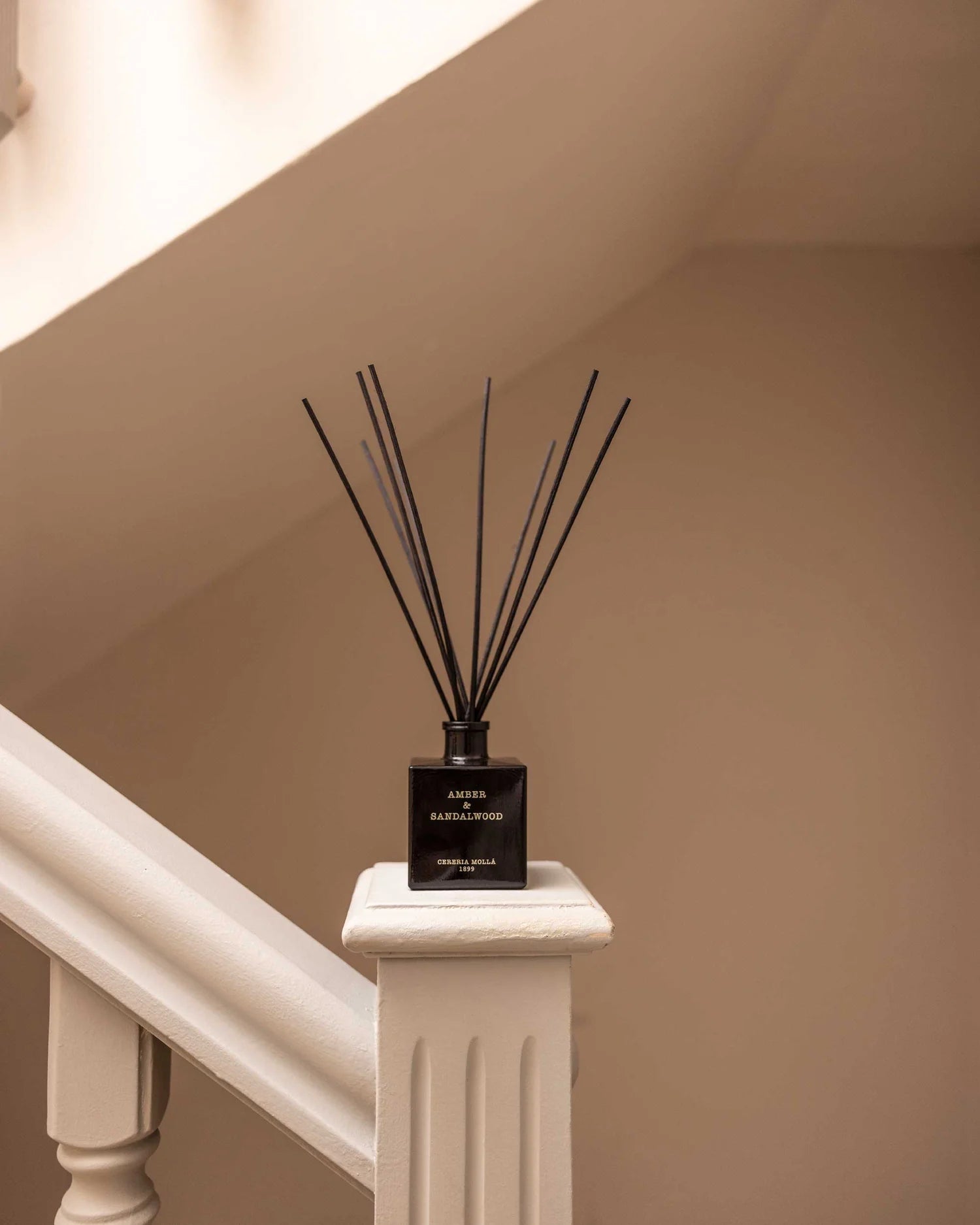 AMBER & SANDALWOOD 250 ML